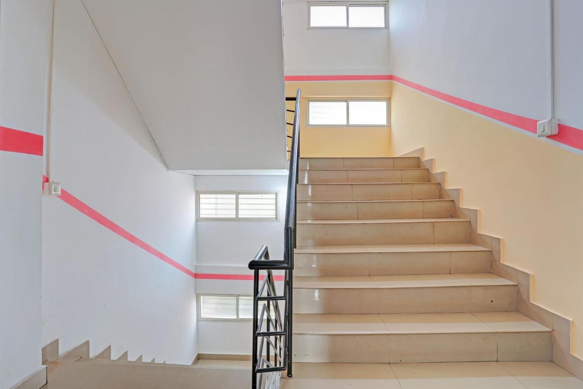 Spot On The New View Regency Thiruvananthapuram Exterior foto