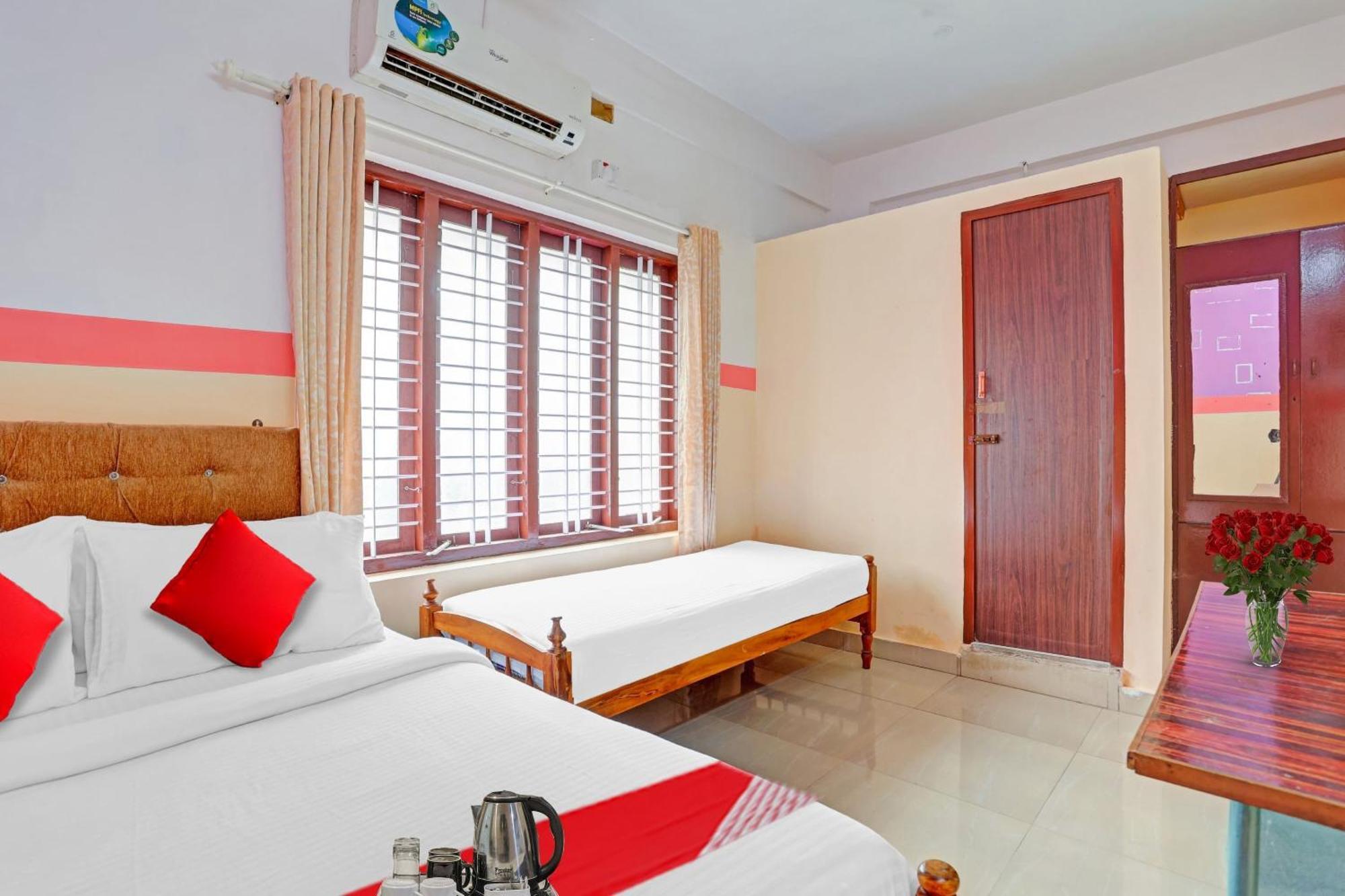 Spot On The New View Regency Thiruvananthapuram Exterior foto
