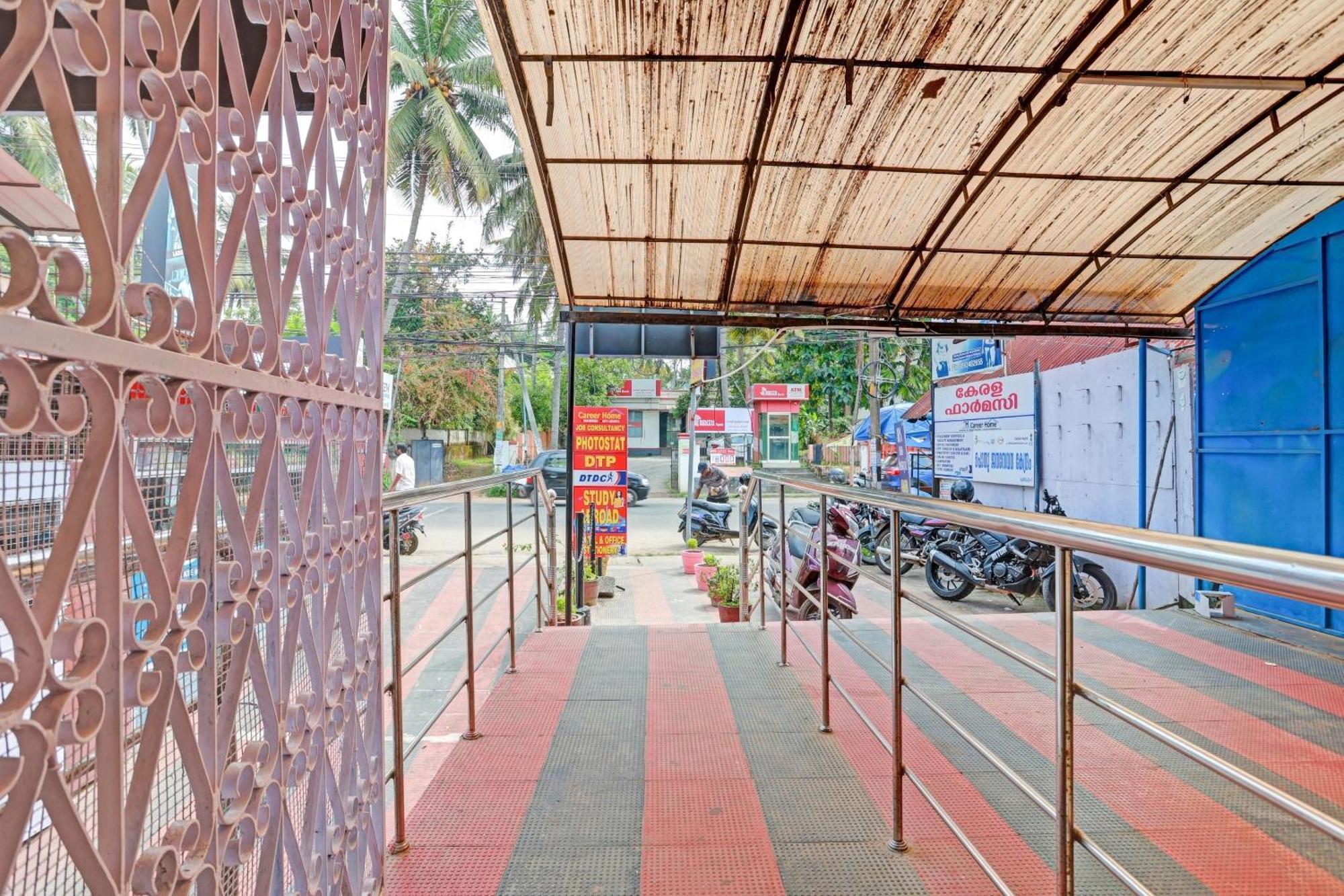 Spot On The New View Regency Thiruvananthapuram Exterior foto